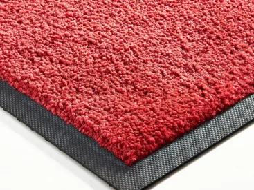 rote einfärbige Fußmatte